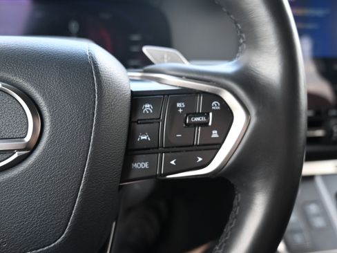 Used 2024 Lexus GX 550 w/ Accessory Package (Z1) AWD/4WD image 17