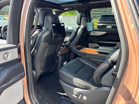 New 2025 Lincoln Navigator L Black Label image 28