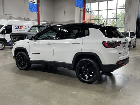 Certified 2023 Jeep Compass Trailhawk AWD/4WD image 3