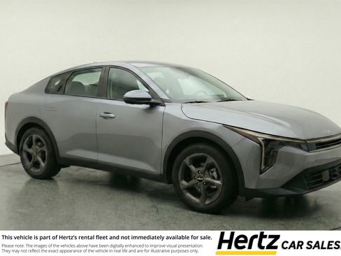 Used 2025 Kia K4 LXS image 1