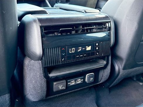 Used 2024 Jeep Wagoneer 4WD w/ Convenience Group I image 19