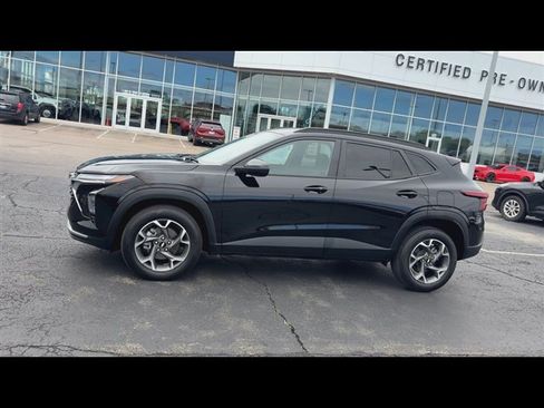 Certified 2024 Chevrolet Trax LT w/ Driver Confidence Package FWD image 5