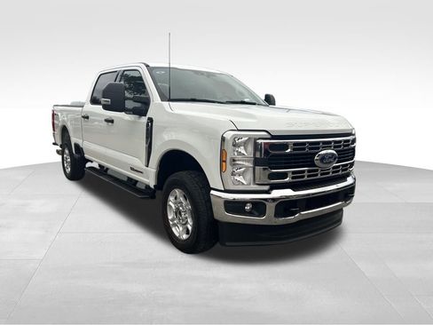Used 2025 Ford F250 XLT image 2