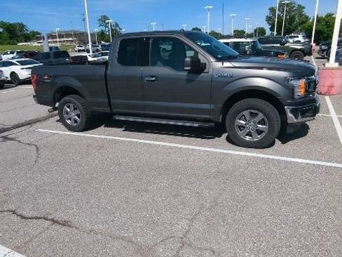 Used 2018 Ford F150 XLT w/ Equipment Group 302A Luxury AWD/4WD image 9