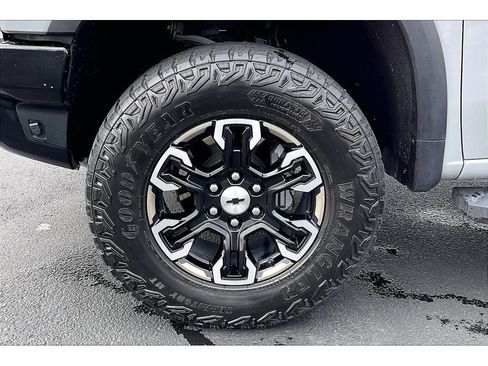 Used 2024 Chevrolet Silverado 1500 ZR2 w/ Technology Package AWD/4WD image 10
