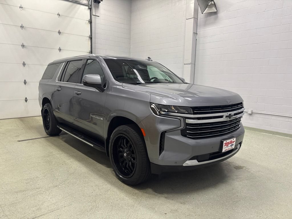 Used 2022 Chevrolet Suburban LT w/ LT Signature Plus Package AWD/4WD image 2
