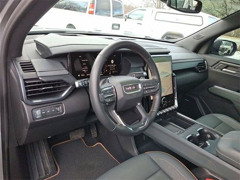 Used 2024 GMC Acadia AT4 w/ Luxury Package image 10