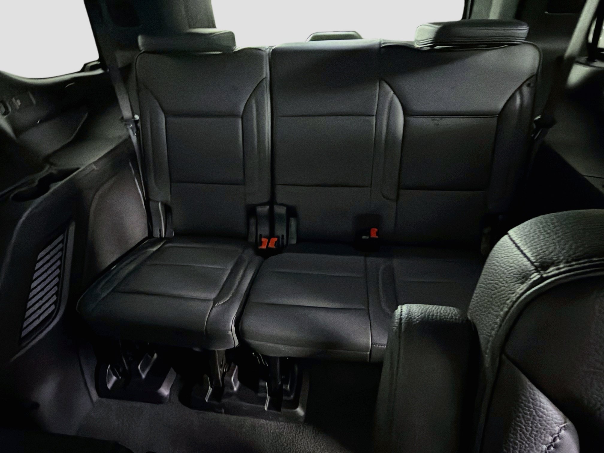 Used 2025 GMC Yukon Denali RWD image 28