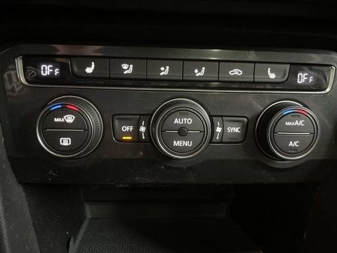 Used 2018 Volkswagen Tiguan SE w/ Panoramic Sunroof Package AWD/4WD image 23