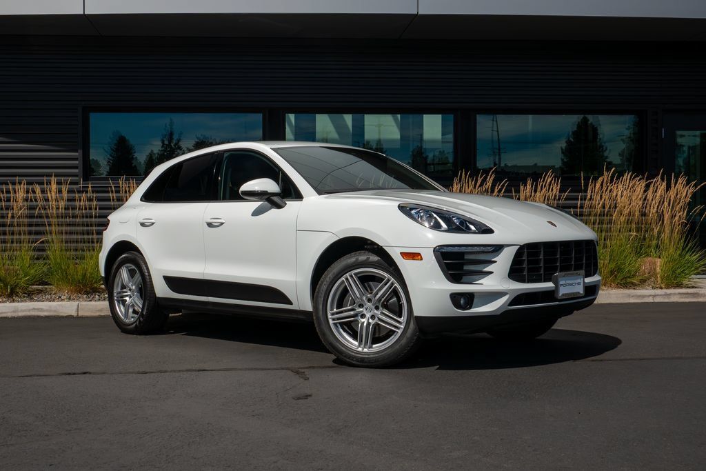 Used 2018 Porsche Macan AWD/4WD image 22