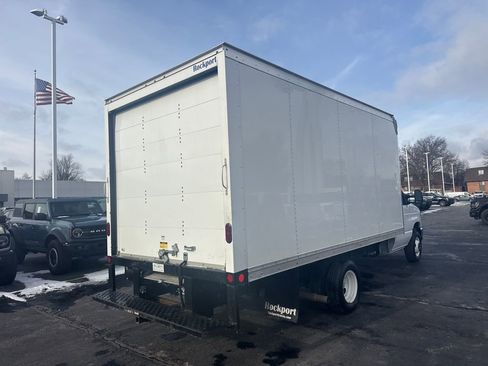 Used 2024 Ford E-450 and Econoline 450 Super Duty w/ Power Windows & Locks Group image 7