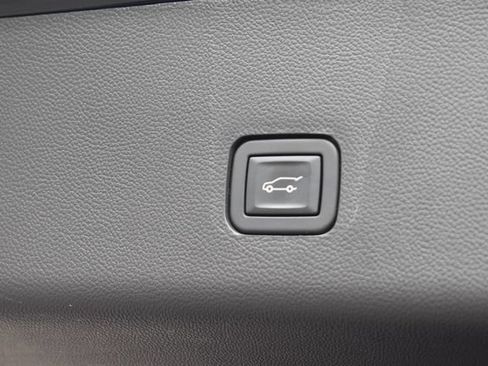 Used 2022 Chevrolet Traverse High Country AWD/4WD image 21
