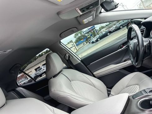 Used 2022 Toyota Camry SE FWD image 23