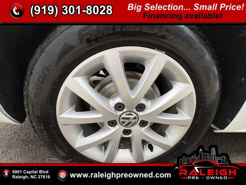 Used 2011 Volkswagen Jetta SE FWD image 44