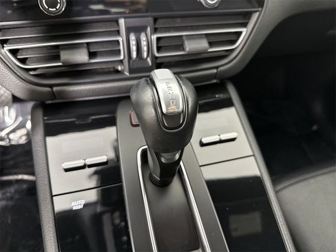 Certified 2023 Porsche Macan Turbo image 33