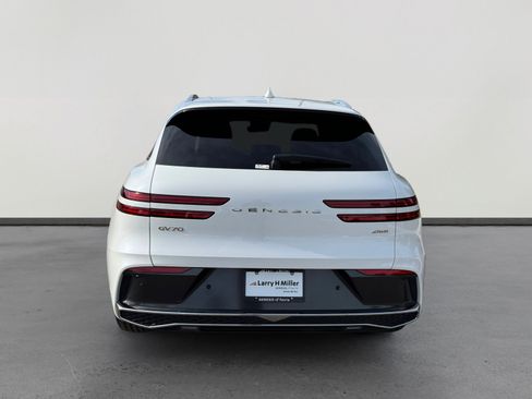 Used 2026 Genesis GV70 2.5T Select image 4