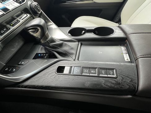 Used 2022 Lexus LX 600 4WD w/ Accessory Package (Z1) image 29