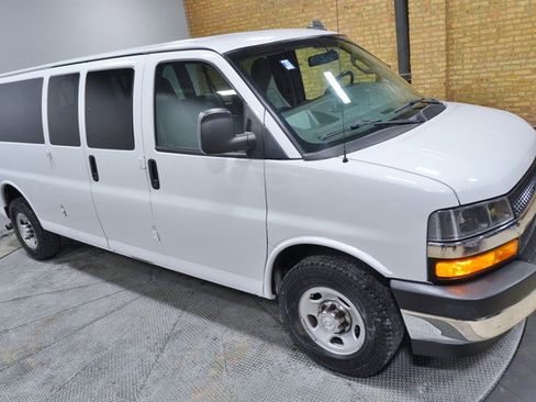 Used 2018 Chevrolet Express 3500 LT w/ LT Preferred Equipment Group image 7