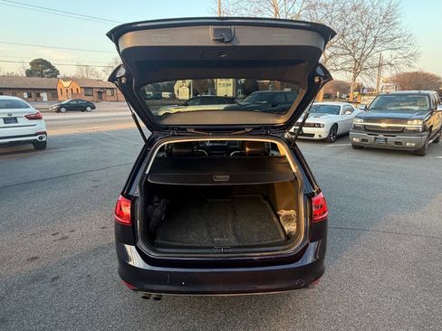 Used 2017 Volkswagen Golf SE image 26