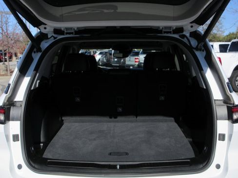 Used 2023 Jeep Grand Cherokee Limited w/ Black Appearance Package image 7