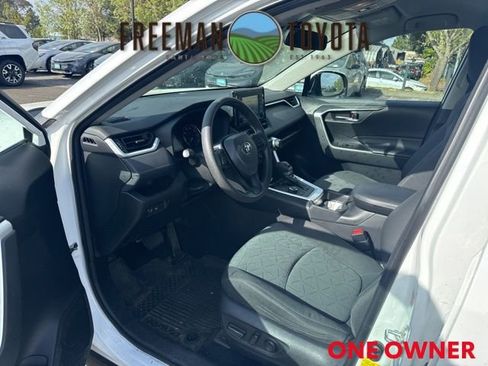 Used 2021 Toyota RAV4 XLE image 7