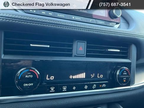 Used 2024 Nissan Rogue SV FWD image 41