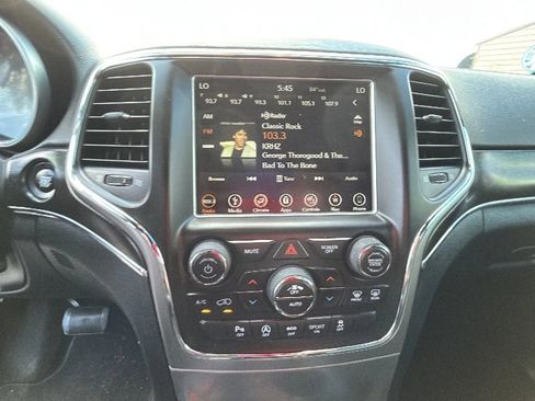 Used 2018 Jeep Grand Cherokee Limited image 23