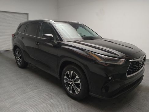 Used 2021 Toyota Highlander XLE FWD image 13
