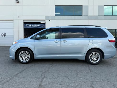 Used 2015 Toyota Sienna XLE image 10