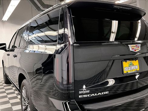 Used 2025 Cadillac Escalade ESV Sport Platinum AWD/4WD image 38