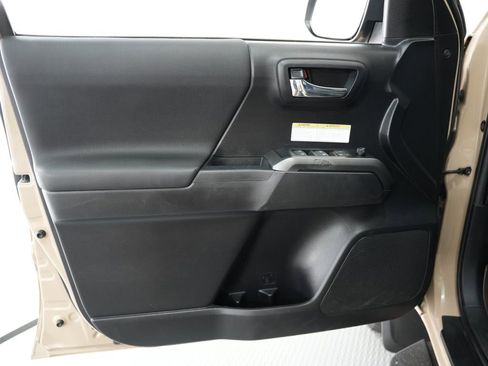 Used 2020 Toyota Tacoma TRD Off-Road image 40