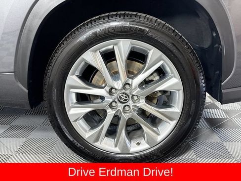 Used 2023 Toyota Highlander Limited FWD image 4
