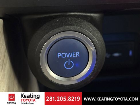 Used 2022 Toyota Venza XLE image 27