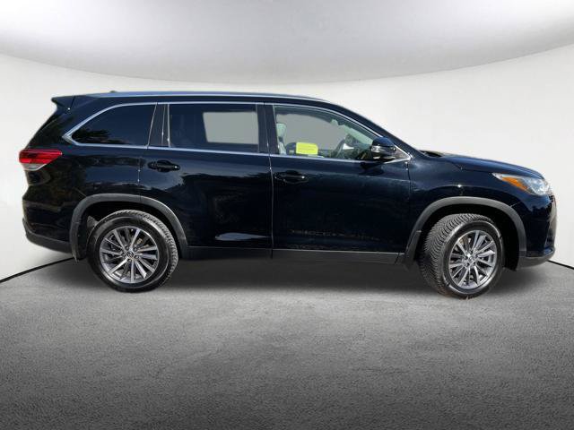 Used 2019 Toyota Highlander XLE AWD/4WD image 18