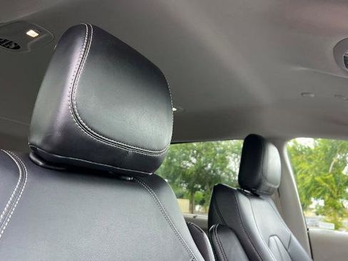 Used 2024 Chrysler Pacifica Touring-L FWD image 25