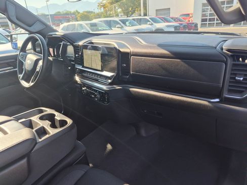 Used 2023 Chevrolet Silverado 1500 LT w/ Z71 Off-Road Package AWD/4WD image 33