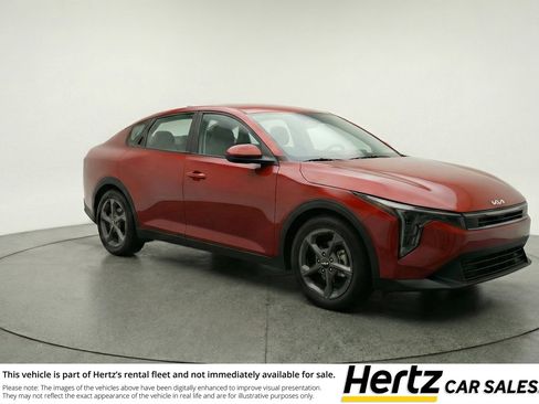 Used 2025 Kia K4 LXS image 1