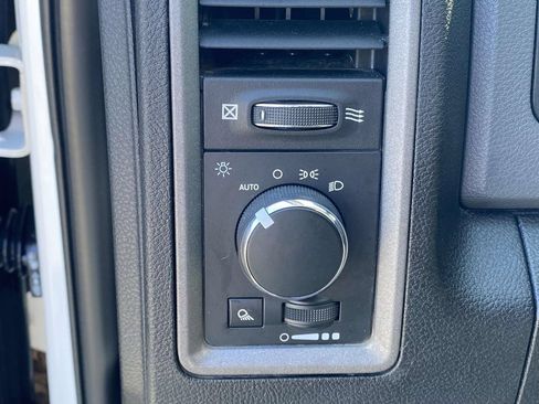 Used 2019 RAM 1500 Tradesman w/ Chrome Appearance Group RWD image 17