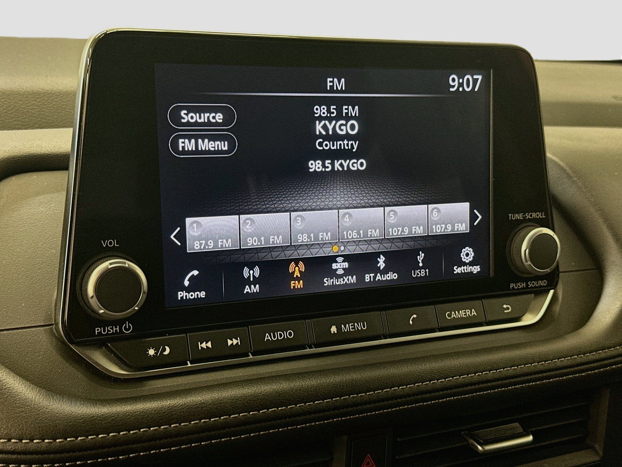 Used 2025 Nissan Rogue SV AWD/4WD image 21