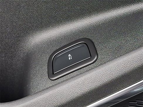 Used 2024 Chevrolet Traverse RS image 28