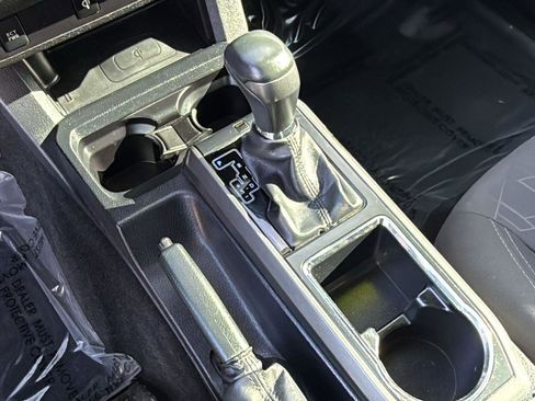 Used 2017 Toyota Tacoma TRD Off-Road w/ Tow Package (A/T) image 18