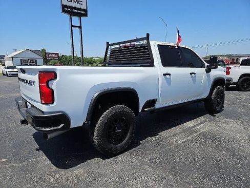 Used 2025 Chevrolet Silverado 2500 ZR2 w/ Technology Package AWD/4WD image 8