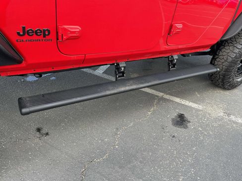 Used 2021 Jeep Gladiator Willys image 31