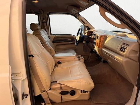 Used 2004 Ford F550 2WD Crew Cab Super Duty image 15