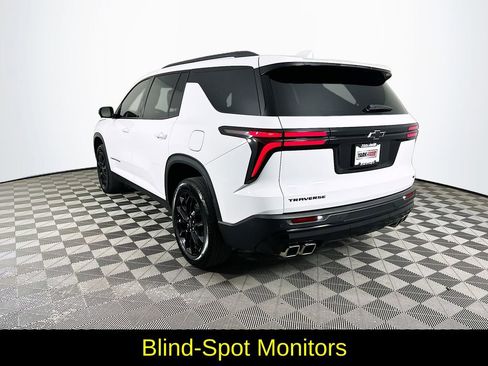 Used 2024 Chevrolet Traverse LT w/ Midnight/Sport Edition image 7