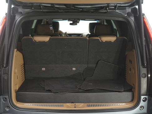 Used 2019 Cadillac Escalade Platinum AWD/4WD image 9