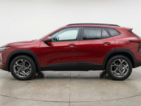 Used 2025 Chevrolet Trax LT FWD image 5