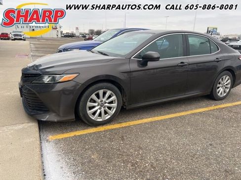 Used 2019 Toyota Camry LE image 1