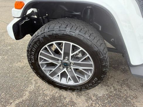 Used 2024 Jeep Wrangler High Altitude AWD/4WD image 31