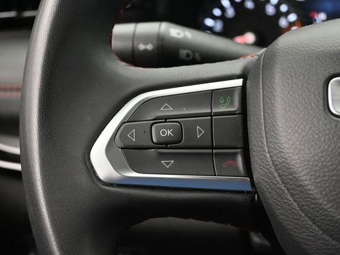 Used 2025 Jeep Compass Trailhawk AWD/4WD image 13